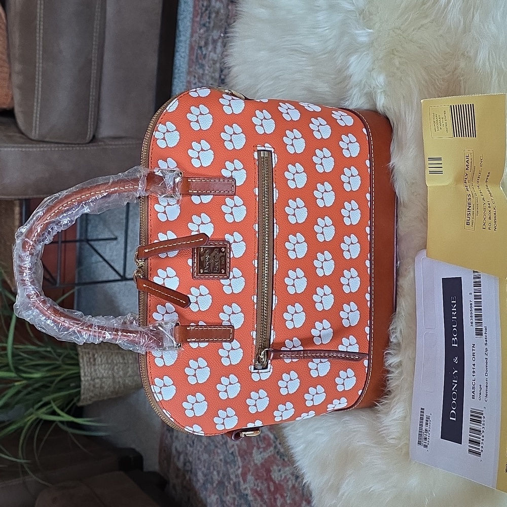 Adorable NWT Dooney & Bourke Clemson Tiger Paw Domed Zip Satchel 🧡🐅🤍🎁